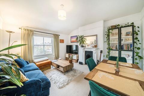 2 bedroom flat for sale, Elmbourne Road, London SW17
