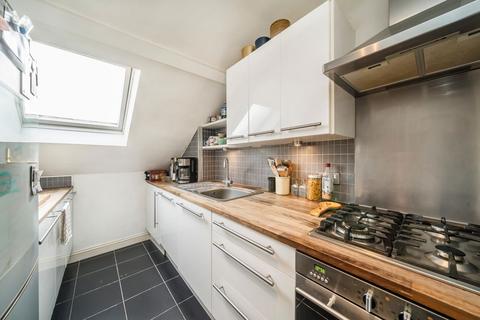 2 bedroom flat for sale, Elmbourne Road, London SW17