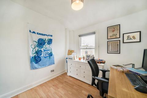 2 bedroom flat for sale, Elmbourne Road, London SW17