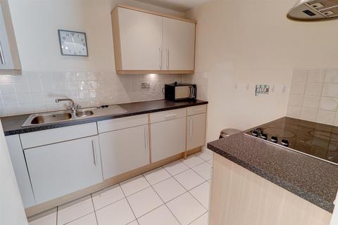2 bedroom apartment to rent, John Cullis Gardens, Leamington Spa