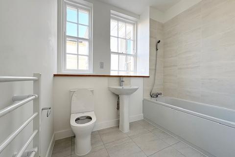 2 bedroom flat to rent, Hartington Place, Eastbourne, BN21