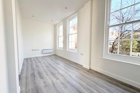 2 bedroom flat to rent, Hartington Place, Eastbourne, BN21
