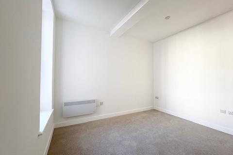 2 bedroom flat to rent, Hartington Place, Eastbourne, BN21