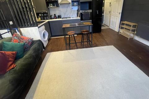 2 bedroom flat to rent, Bentley Road, Liverpool, L8