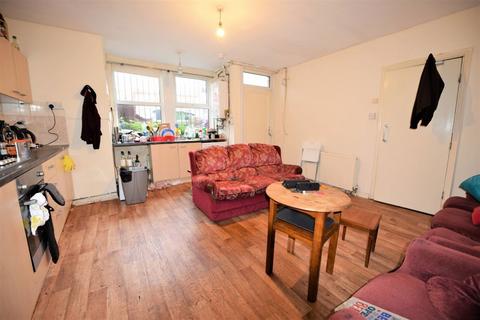 3 bedroom house to rent, 5 Wrangthorne Place