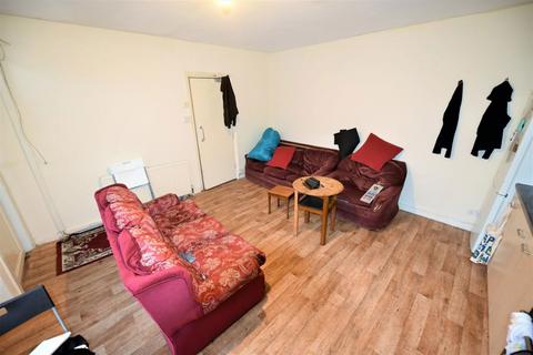 3 bedroom house to rent, 5 Wrangthorne Place