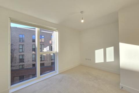 2 bedroom flat to rent, Lismore Boulevard, London, NW9