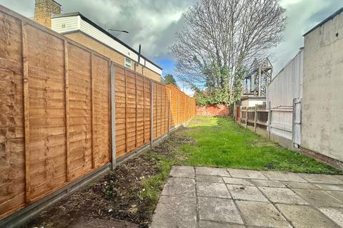 3 bedroom house to rent, Barking, IG11