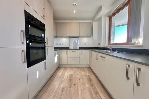 3 bedroom flat to rent, Fielders Crescent, Barking, IG11