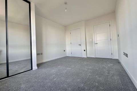 3 bedroom flat to rent, Fielders Crescent, Barking, IG11