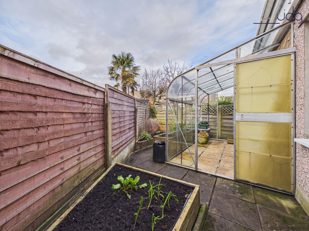 A productive Green House area for growing herbs...