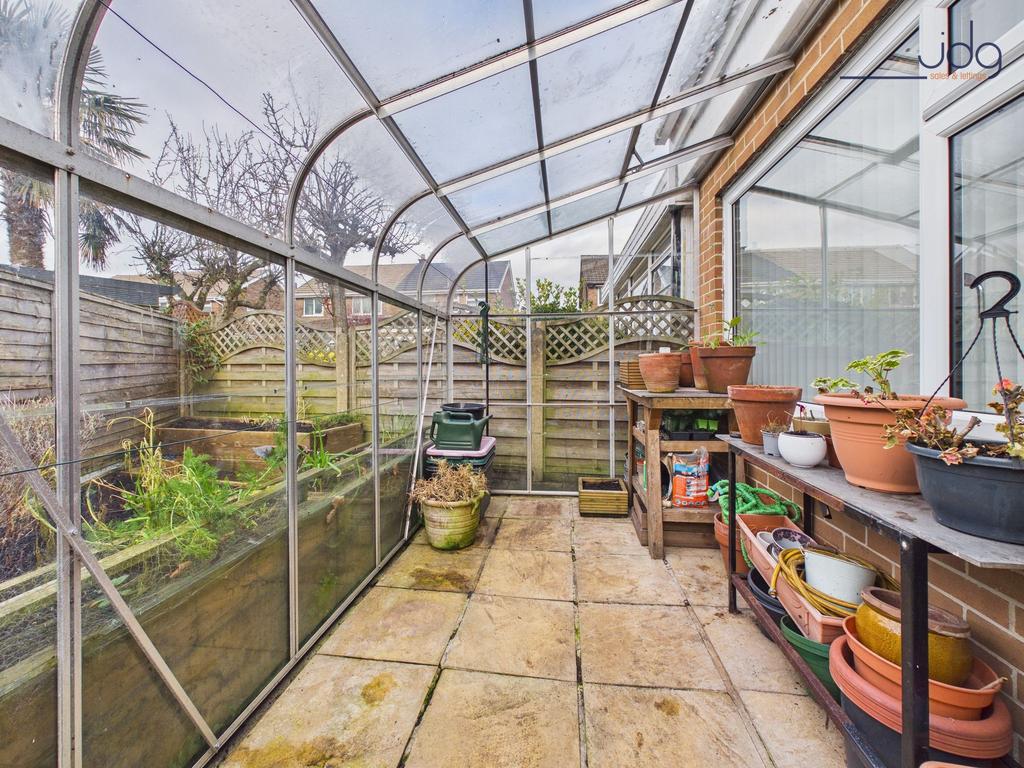 A productive Green House area for growing herbs...