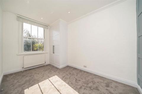 2 bedroom flat for sale, Effingham Road, London SE12