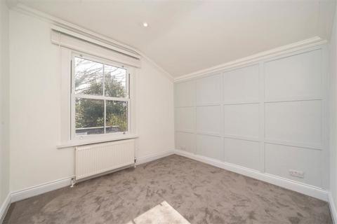 2 bedroom flat for sale, Effingham Road, London SE12