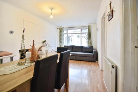 undefined, Clifden Road, Brentford