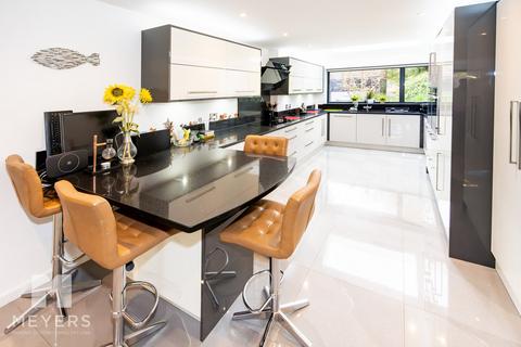 4 bedroom detached house for sale, Grosvenor Close | Ringwood | BH24