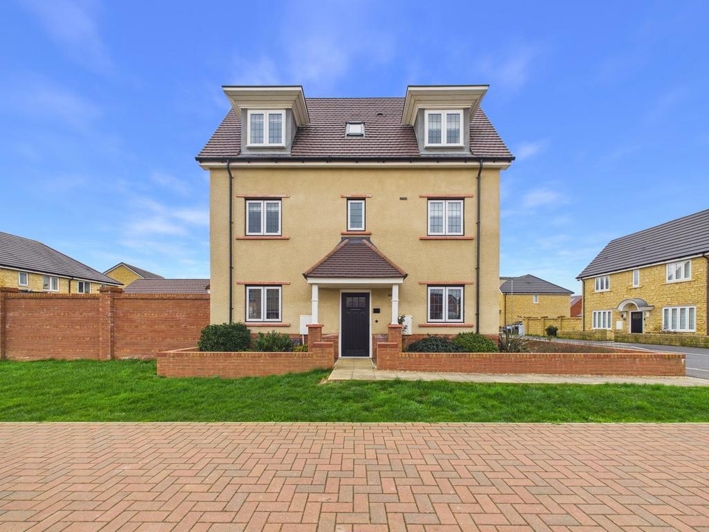 Basil Drive, Melksham SN12 4 bed detached house for sale - £400,000