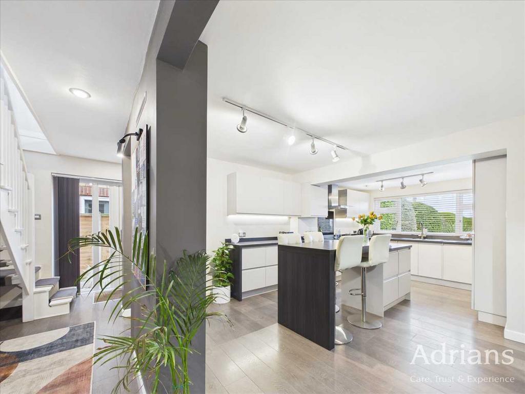 Kitchen / dining