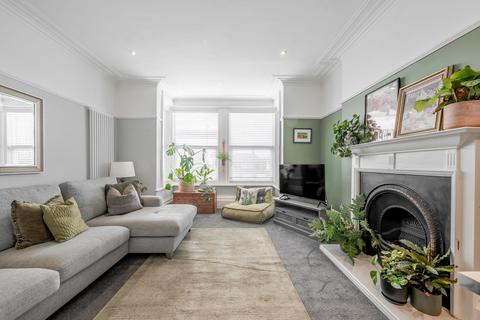 2 bedroom flat to rent, Hookstone Chase, Harrogate, HG2
