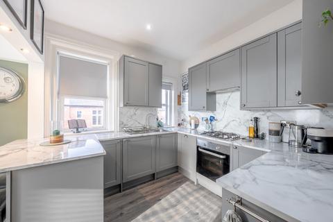 2 bedroom flat to rent, Hookstone Chase, Harrogate, HG2