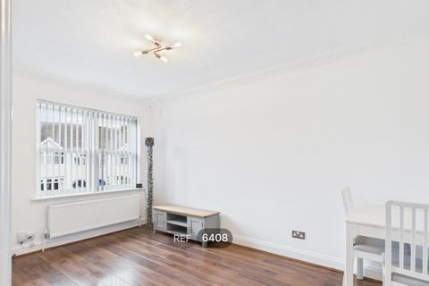 2 bedroom flat to rent, Pownall Crescent, Colchester, CO2 7RD