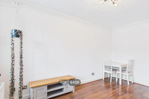 2 bedroom flat to rent, Pownall Crescent, Colchester, CO2 7RD