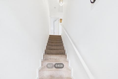 2 bedroom flat to rent, Pownall Crescent, Colchester, CO2 7RD