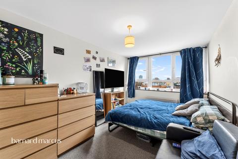 3 bedroom apartment for sale, Yelverton Road, London