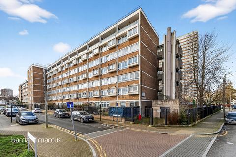 Yelverton Road, London