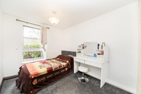 2 bedroom apartment to rent, Marlowe Gardens, Eltham, London, SE9