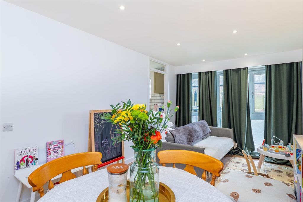 Lounge/Dining Room