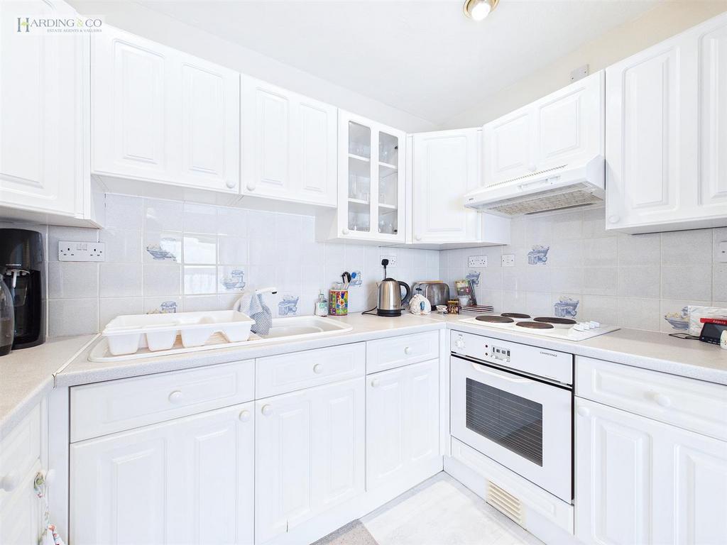 Kitchen 2.jpg
