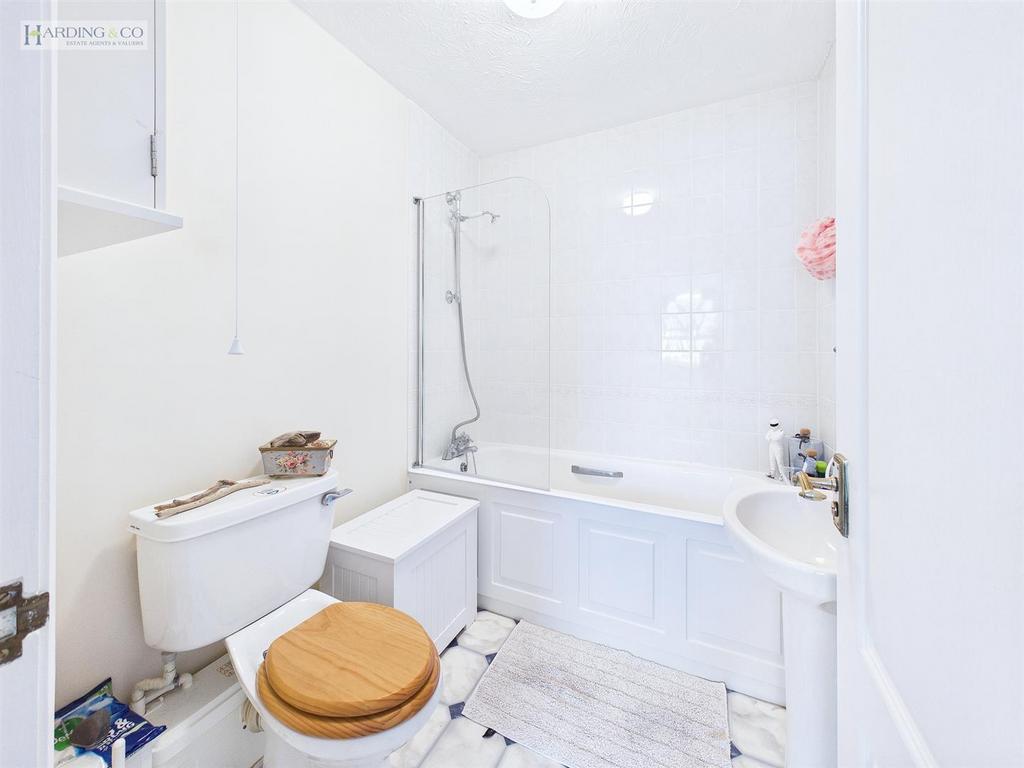 Bathroom 1.jpg