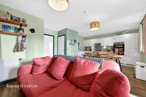 undefined, Oakleigh Road North, London