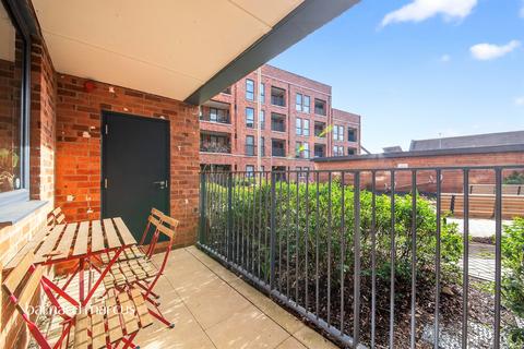 undefined, Oakleigh Road North, London