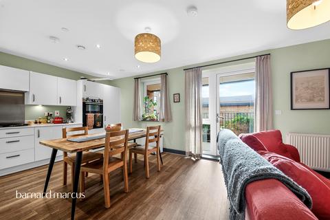 undefined, Oakleigh Road North, London