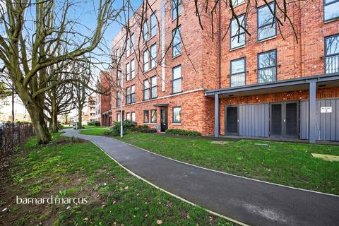 undefined, Oakleigh Road North, London