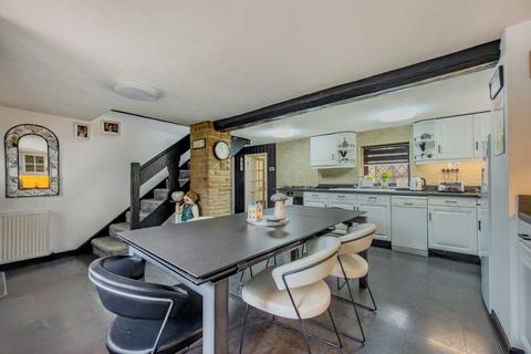 2 bedroom semi-detached house for sale, White Lee Road, Batley