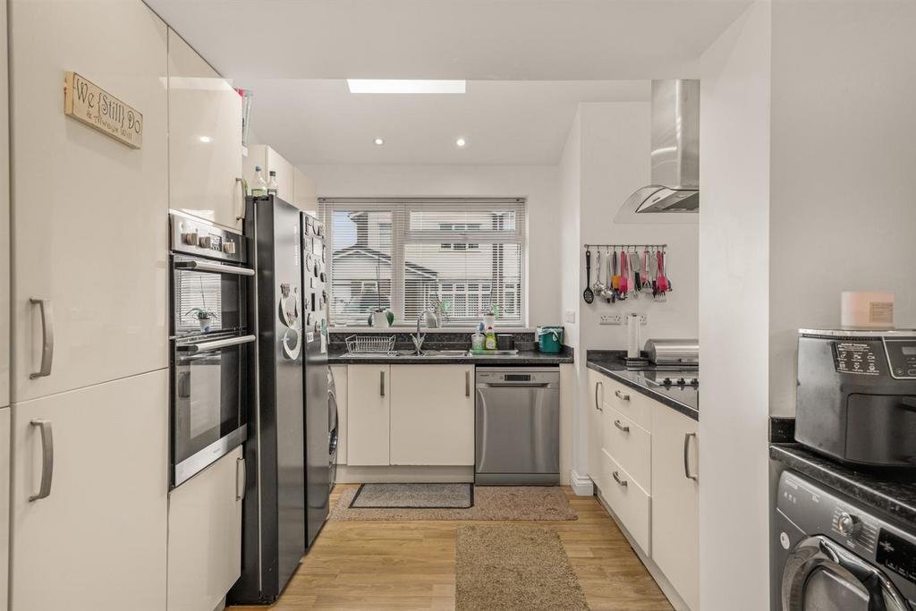 22 Llandegveth Close-12.jpg