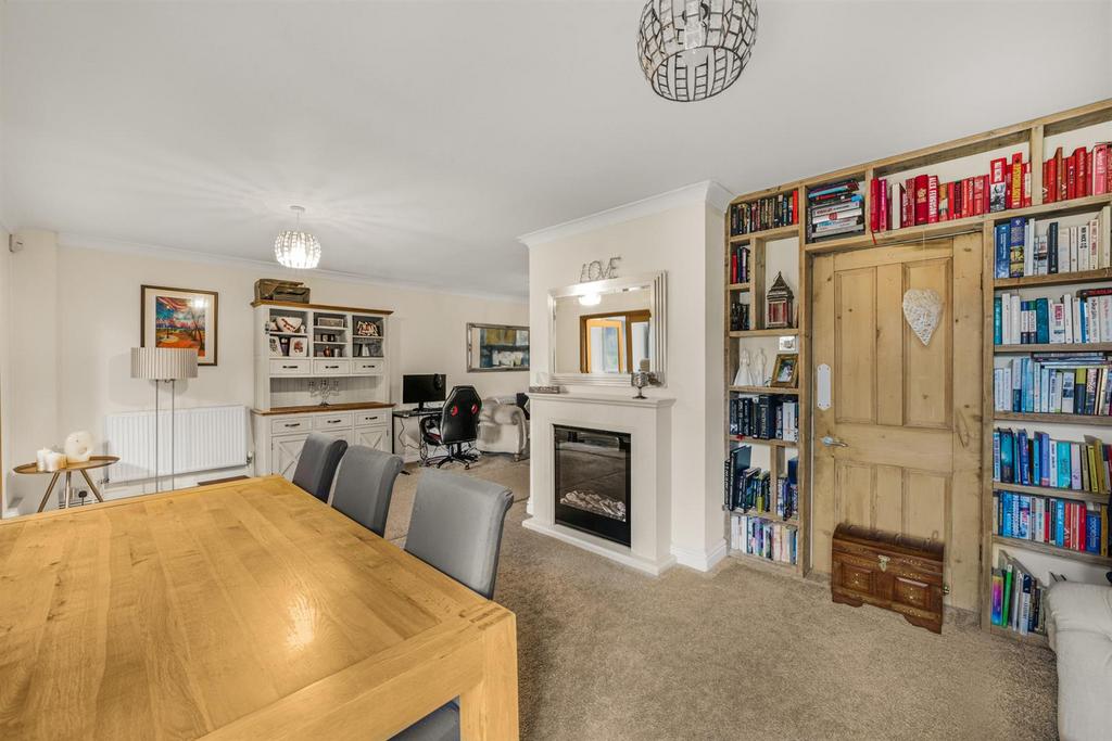 22 Llandegveth Close-3.jpg