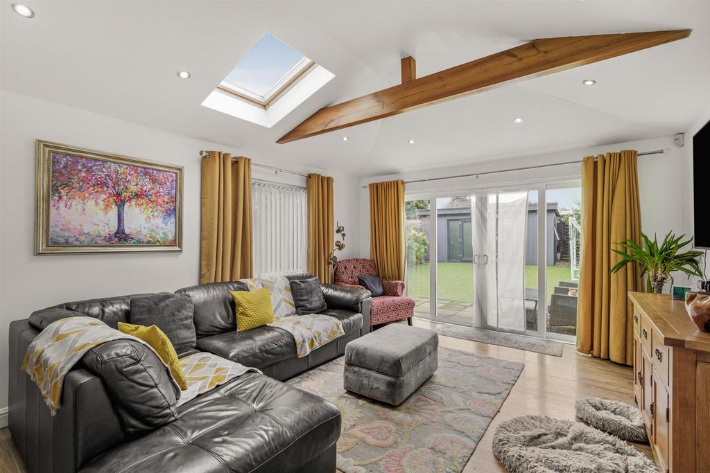 22 Llandegveth Close-7.jpg
