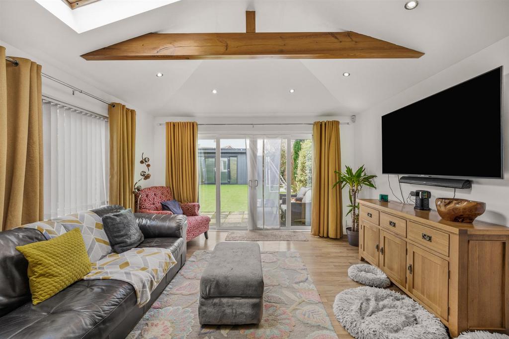 22 Llandegveth Close-8.jpg
