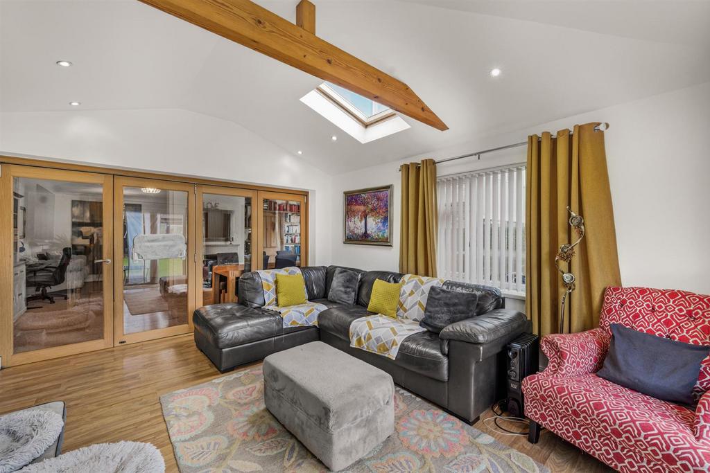 22 Llandegveth Close-9.jpg