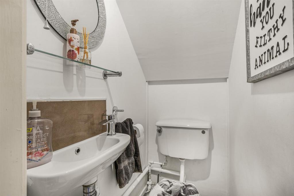 22 Llandegveth Close-15.jpg