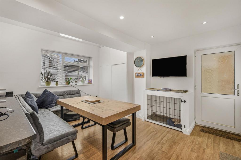 22 Llandegveth Close-11.jpg