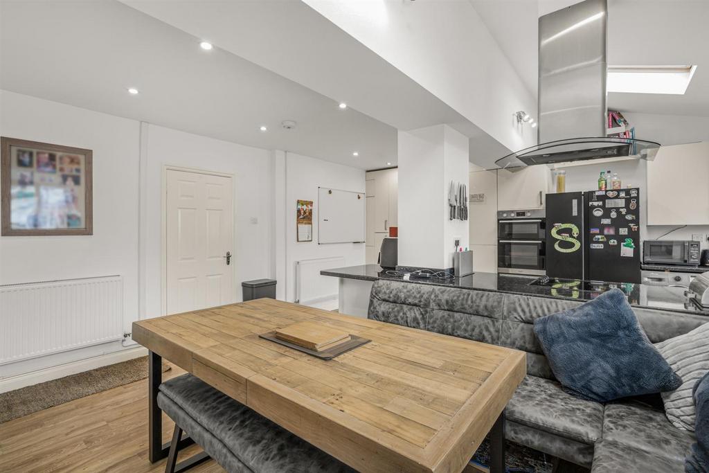 22 Llandegveth Close-14.jpg