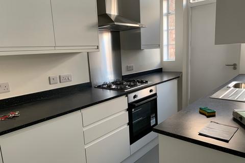 2 bedroom apartment to rent, High Street, Watford