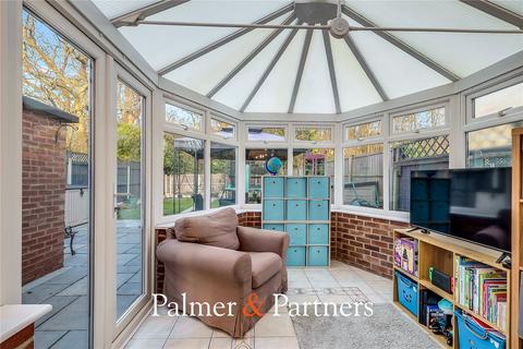 3 bedroom semi-detached house for sale, Cheviot Drive, Essex CM1