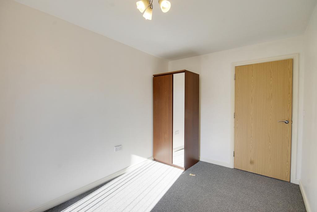 Bedroom 2 (2)