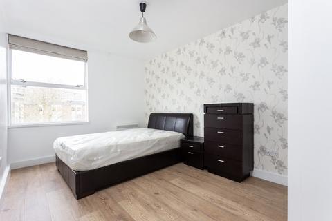 3 bedroom flat to rent, Kestrel House, 4 Grant Road, London, SW11